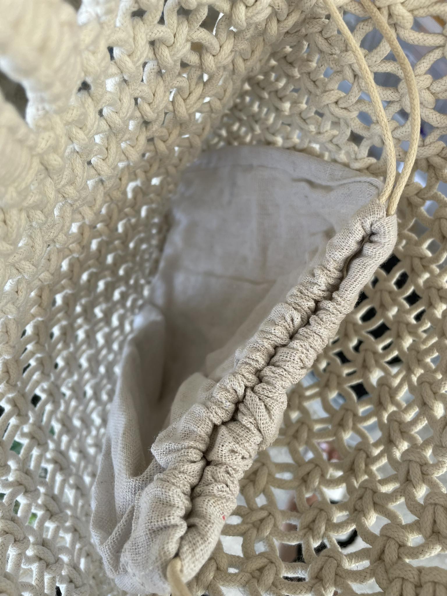 Τσάντα Macrame με αραιή πλέξη και ξύλινα χερούλια